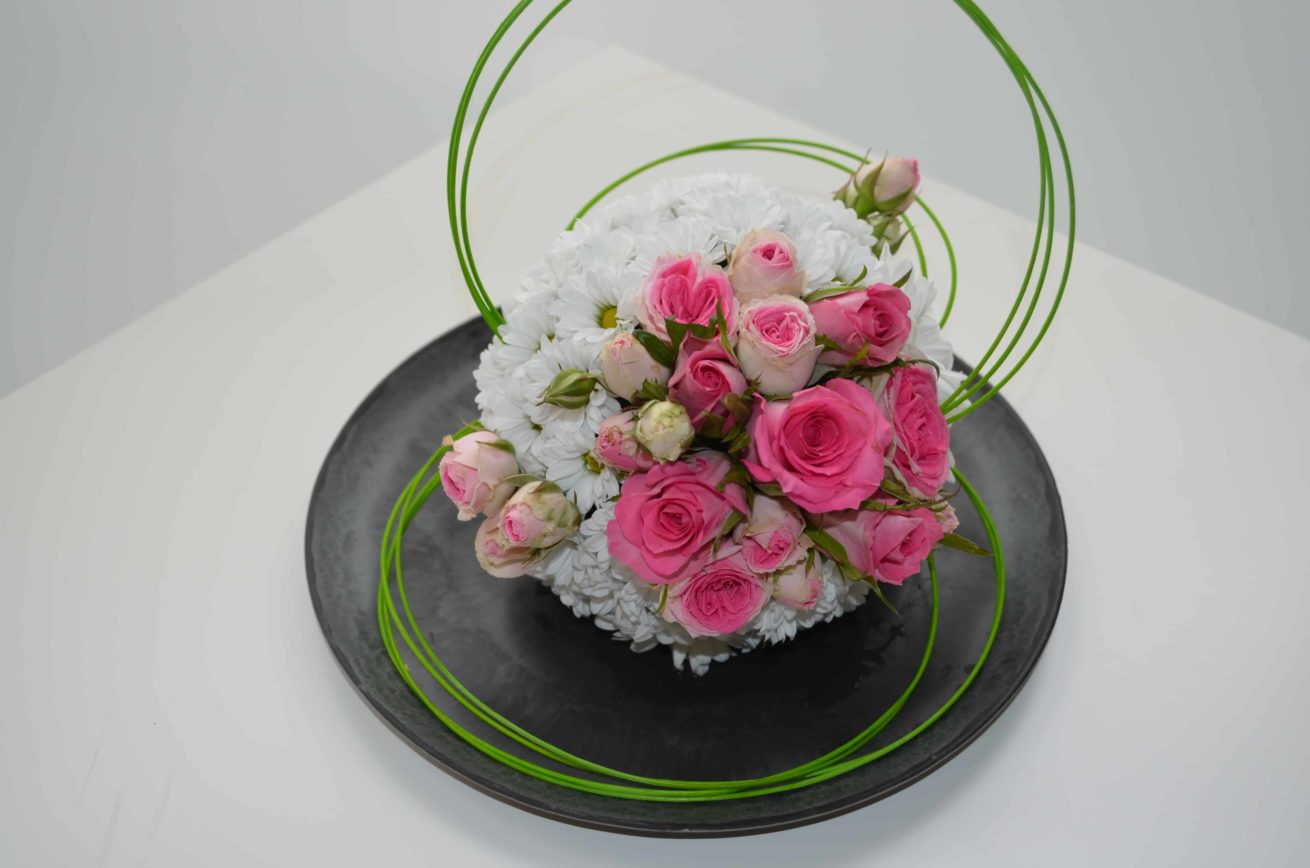 décoration mariage carre roses bordeaux