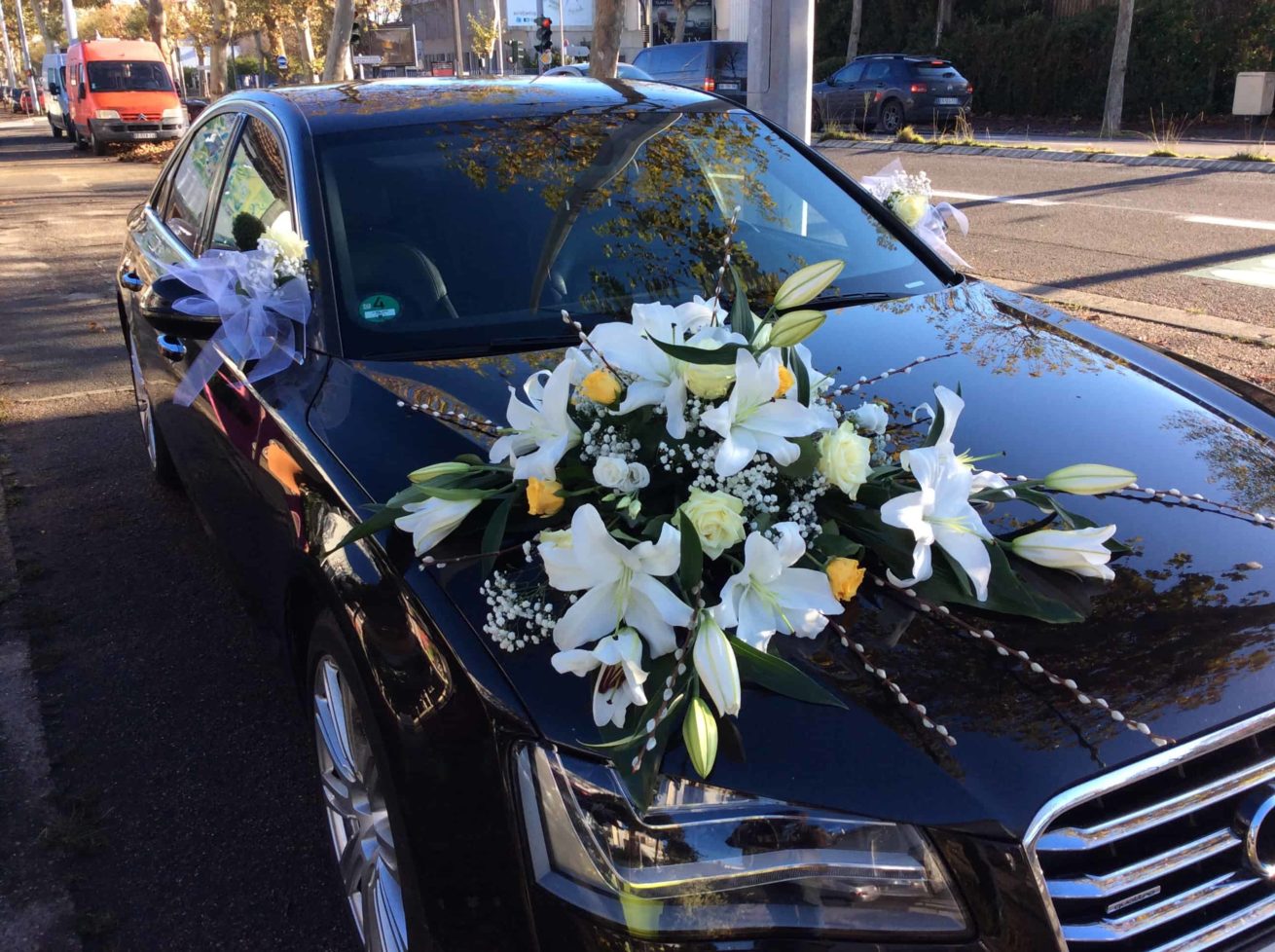 voiture maries carre roses bordeaux