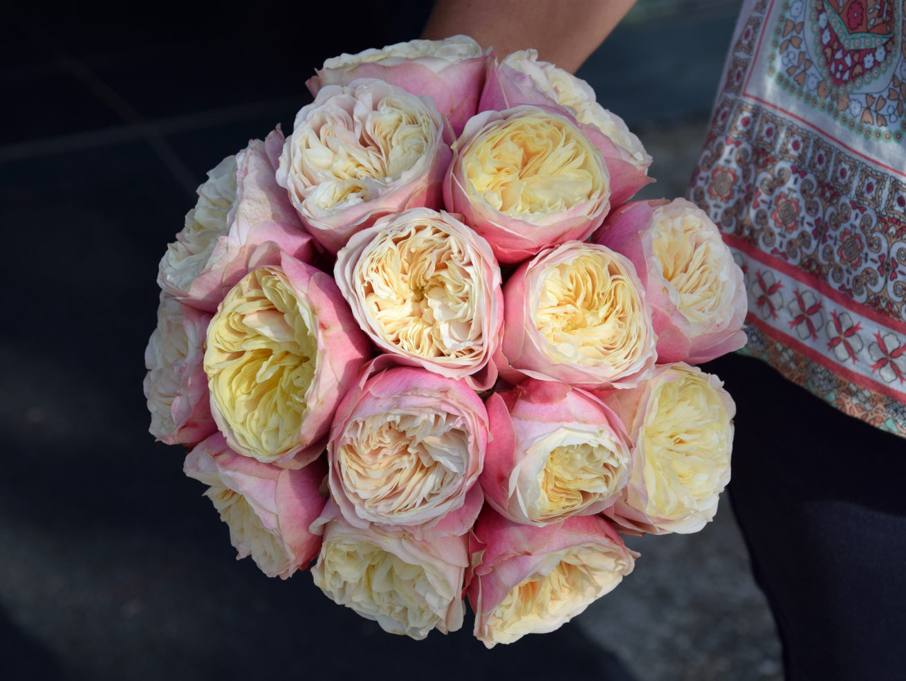 Fleuriste mariage Bordeaux Bouquet de mariée roses anciennes  Réalisation Carré Roses Artisan Fleuriste Bordeaux Bègles Floirac