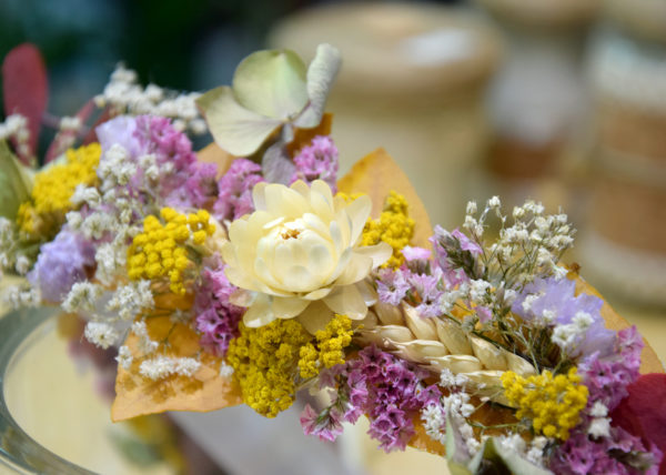 cours art floral bordeaux couronne de tête fleurs séchées mariage atelier réalisation carré Roses fleuriste bordeaux floirac bègles