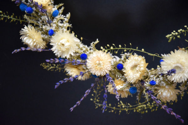 couronne de fleurs séchées